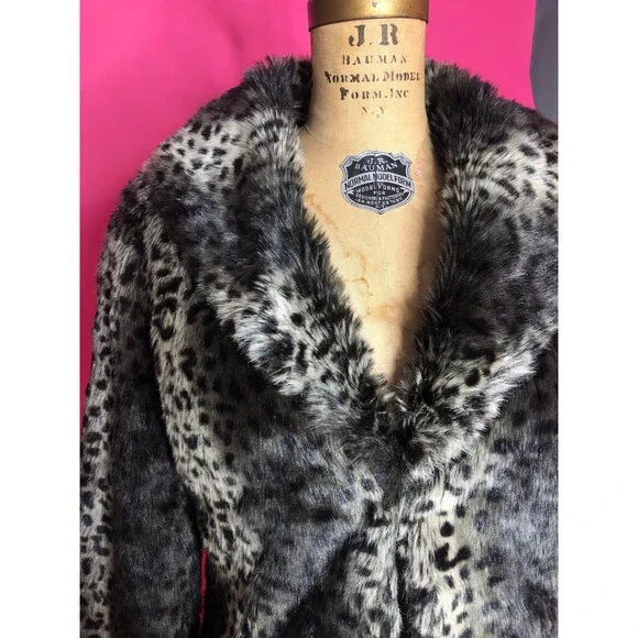 Y2K ANGIE PLUSH LEOPARD Print Grey Faux Fur Hook Closure
